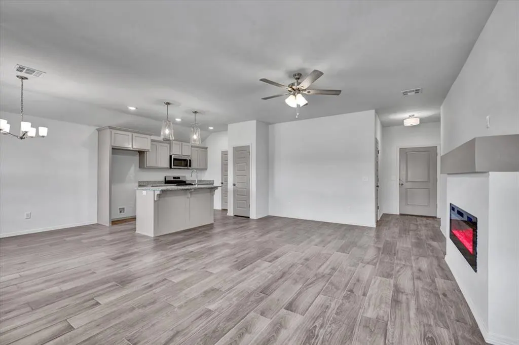 Photo 9 — 10649 SW 18th Street, Yukon, OK 73099