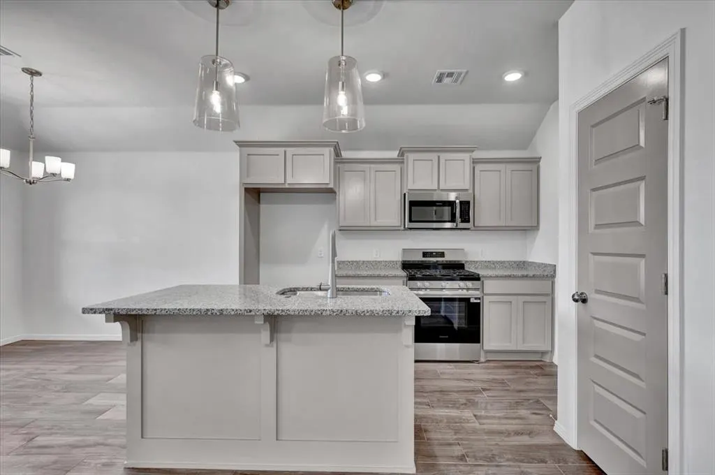 Photo 11 — 10649 SW 18th Street, Yukon, OK 73099