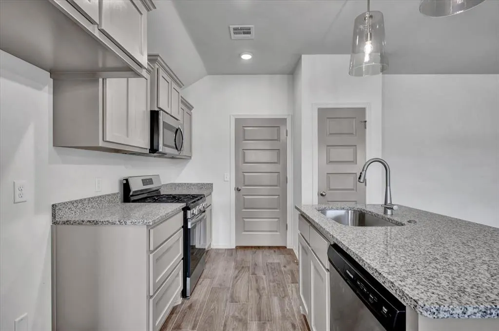 Photo 13 — 10649 SW 18th Street, Yukon, OK 73099