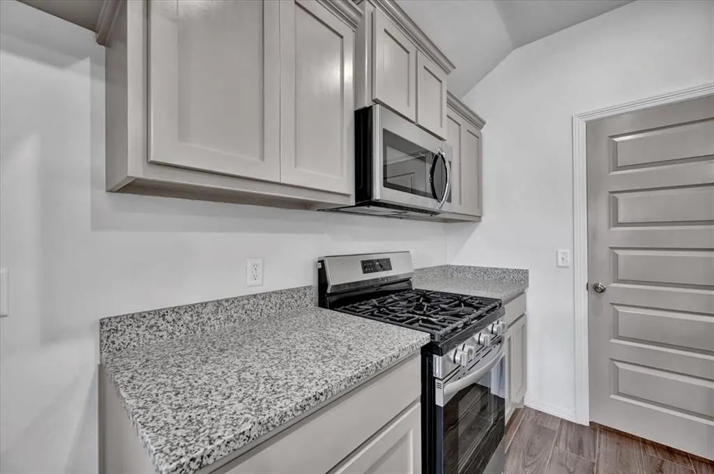 Photo 14 — 10649 SW 18th Street, Yukon, OK 73099