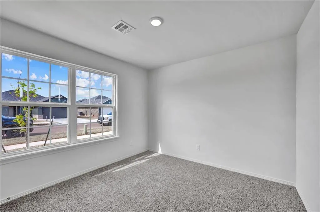 Photo 31 — 10649 SW 18th Street, Yukon, OK 73099
