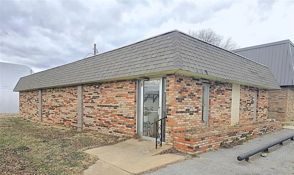 Front exterior — 405 N Harmon Avenue, Watonga, OK 73772