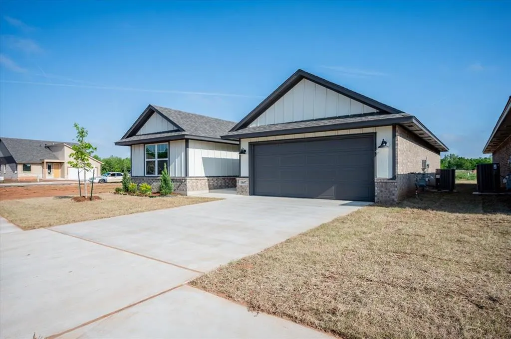 Photo 2 — 10657 SW 18th Street, Yukon, OK 73099