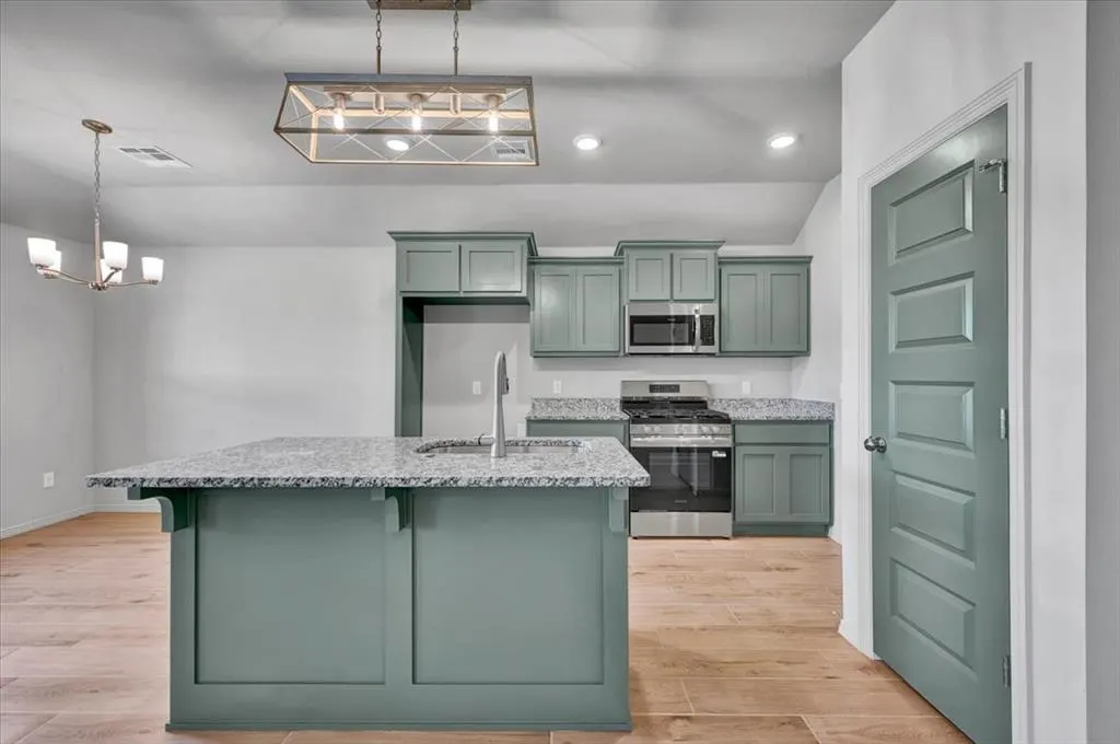 Photo 12 — 10657 SW 18th Street, Yukon, OK 73099