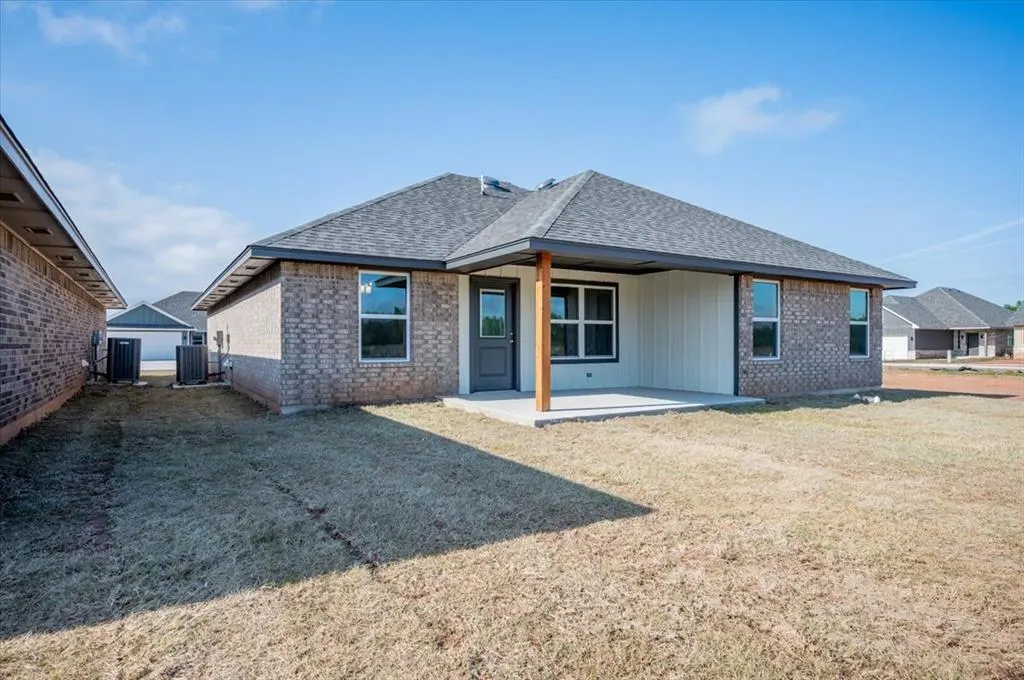 Photo 35 — 10657 SW 18th Street, Yukon, OK 73099
