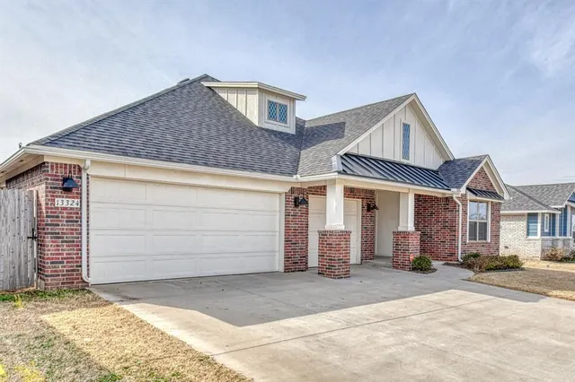 Photo 2 — 13324 SW 8th Street, Yukon, OK 73099