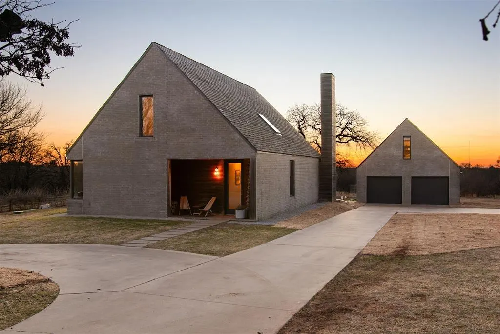 Front exterior — 8925 Acre View Drive, Oklahoma City, OK 73151
