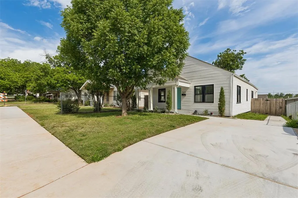 Photo 3 — 525 NW 27th Street, Oklahoma City, OK 73103