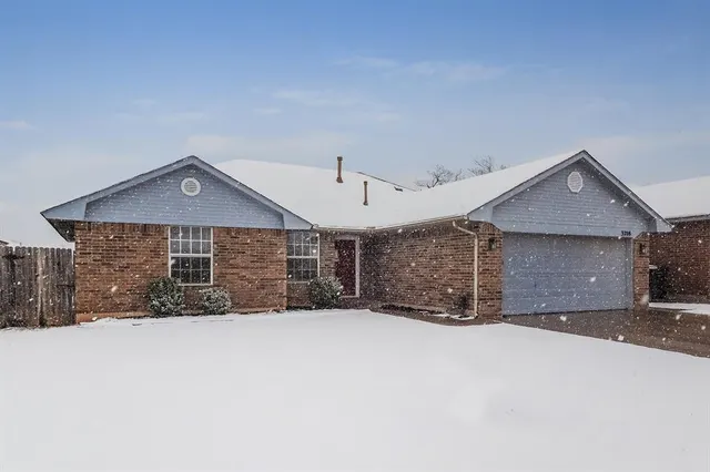 Photo 2 — 3708 Windrun Place, Oklahoma City, OK 73179