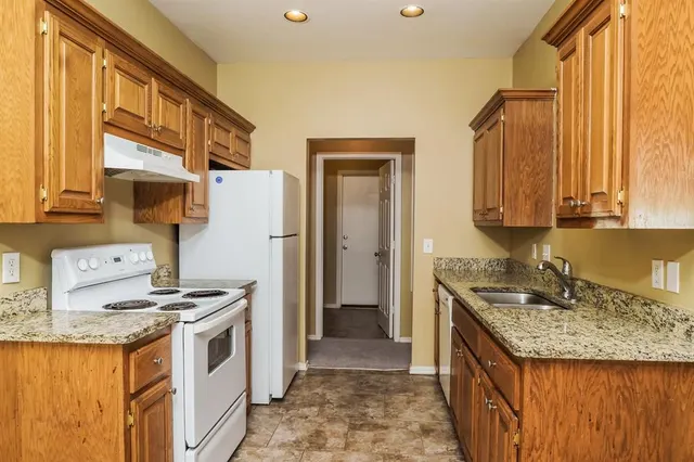 Photo 7 — 3708 Windrun Place, Oklahoma City, OK 73179