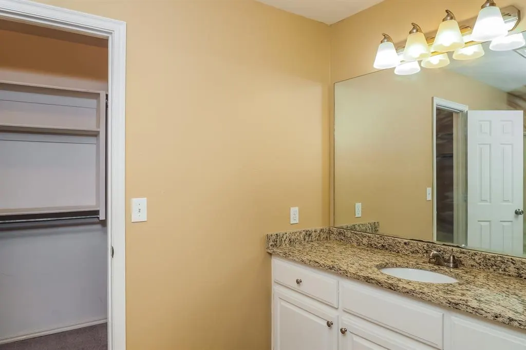 Photo 9 — 3708 Windrun Place, Oklahoma City, OK 73179