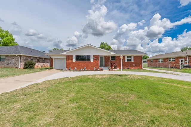 Front exterior — 3003 N Bell Avenue, Shawnee, OK 74804