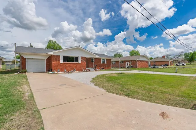 Photo 2 — 3003 N Bell Avenue, Shawnee, OK 74804