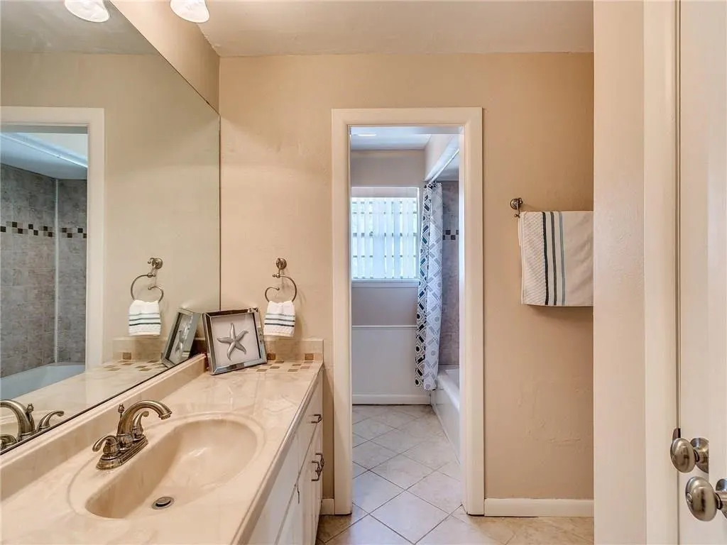 Photo 13 — 1533 Glenbrook Drive, Oklahoma City, OK 73118