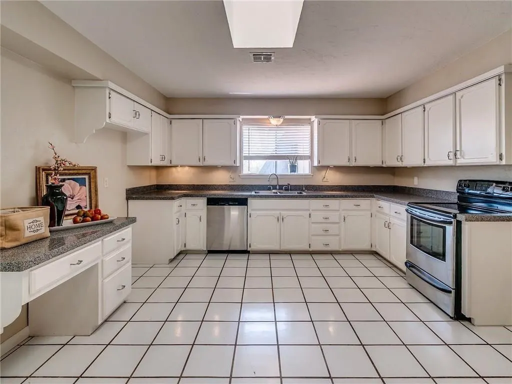 Photo 16 — 1533 Glenbrook Drive, Oklahoma City, OK 73118