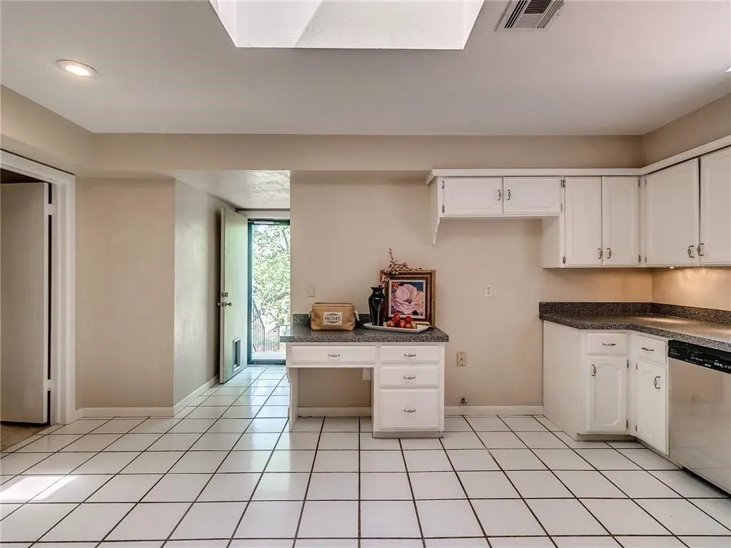 Photo 17 — 1533 Glenbrook Drive, Oklahoma City, OK 73118