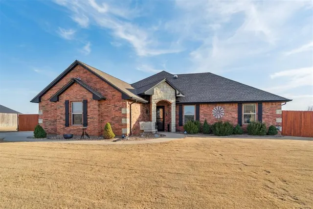 Front exterior — 8682 Hudson Lane, Piedmont, OK 73078