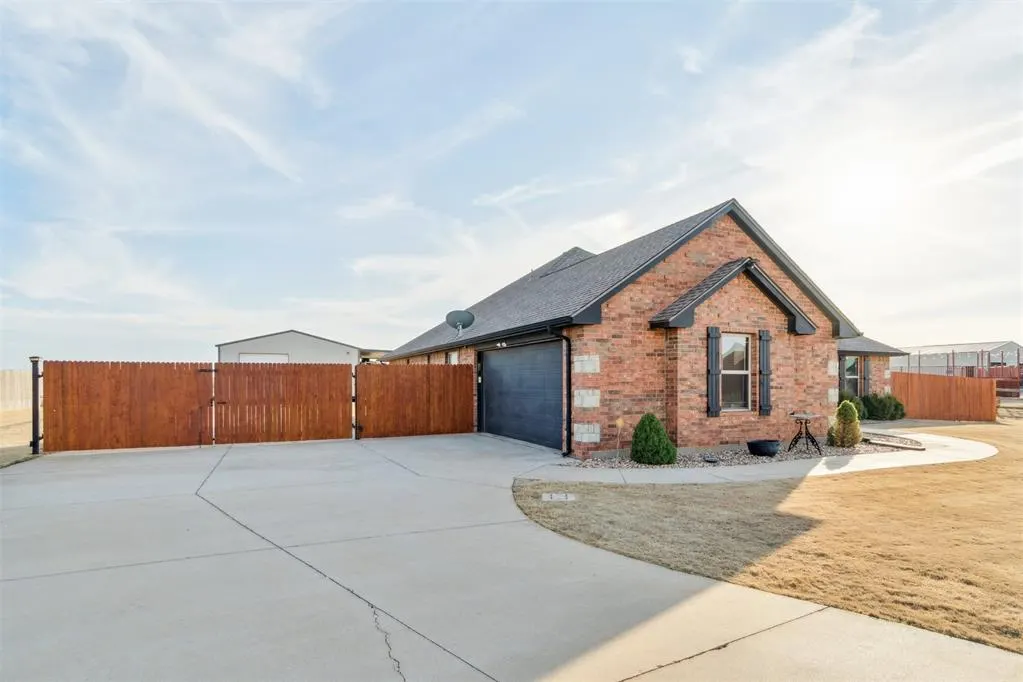 Photo 3 — 8682 Hudson Lane, Piedmont, OK 73078