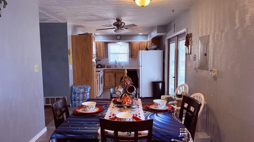 Photo 5 — 329 S 24th Street, Clinton, OK 73601