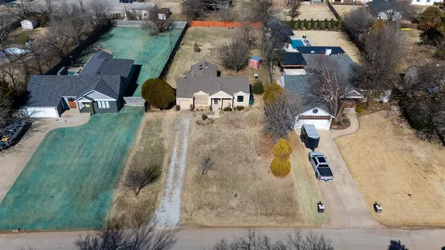 Photo 2 — 2825 Somerset Place, Oklahoma City, OK 73116