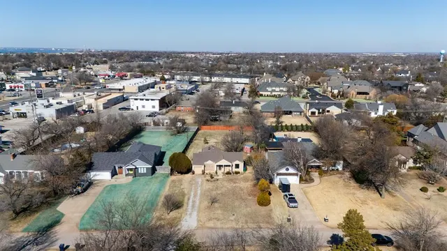 Photo 3 — 2825 Somerset Place, Oklahoma City, OK 73116