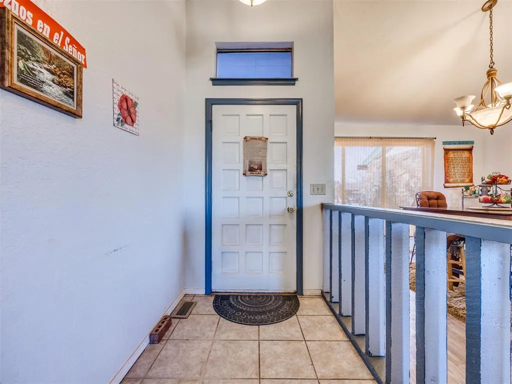 Photo 2 — 6624 Woodridge Avenue, Oklahoma City, OK 73132