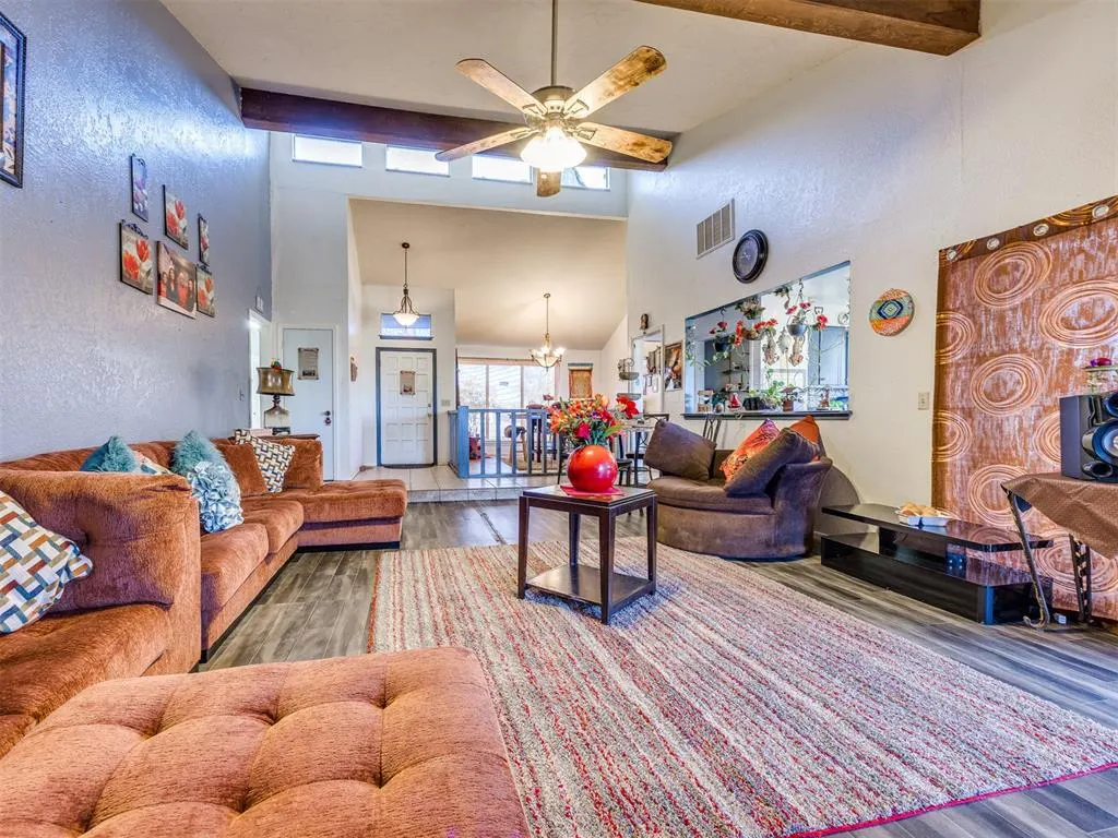 Photo 4 — 6624 Woodridge Avenue, Oklahoma City, OK 73132