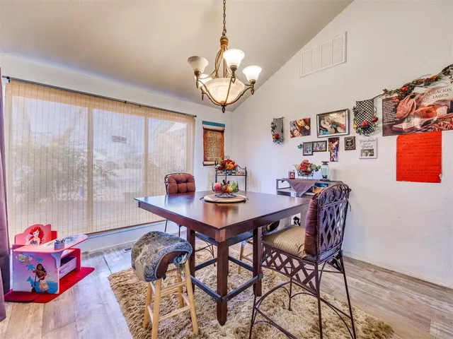 Photo 5 — 6624 Woodridge Avenue, Oklahoma City, OK 73132