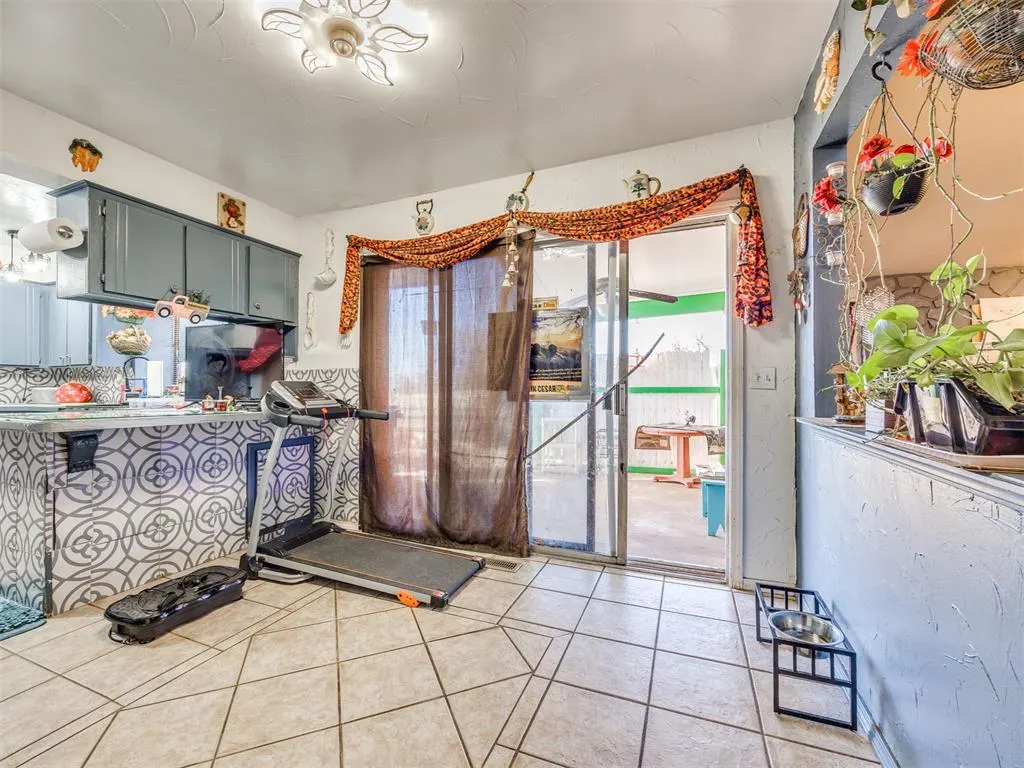 Photo 6 — 6624 Woodridge Avenue, Oklahoma City, OK 73132