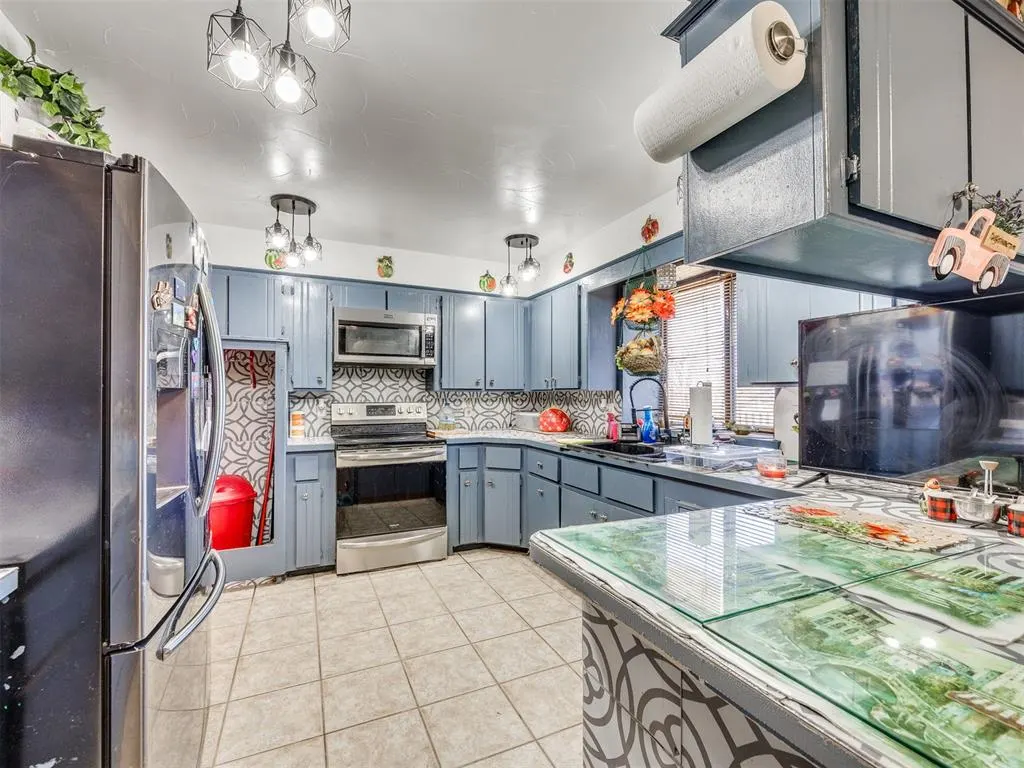 Photo 8 — 6624 Woodridge Avenue, Oklahoma City, OK 73132