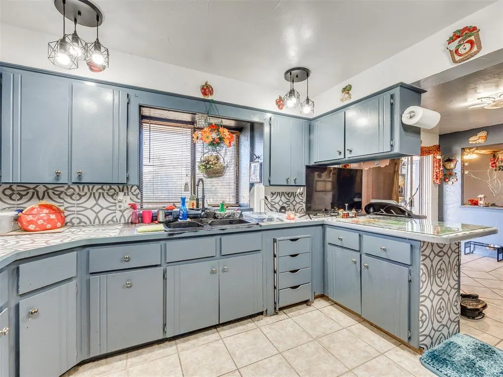 Photo 9 — 6624 Woodridge Avenue, Oklahoma City, OK 73132