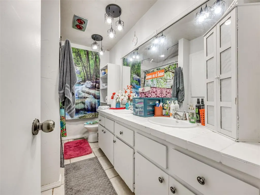 Photo 11 — 6624 Woodridge Avenue, Oklahoma City, OK 73132