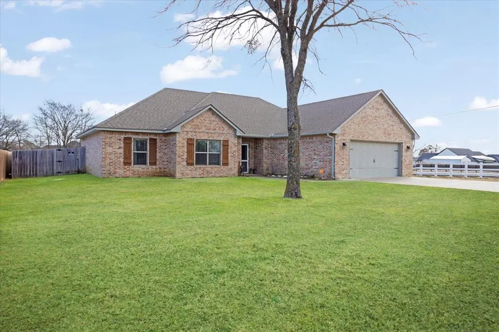 Photo 3 — 597 Edgewood Circle, Durant, OK 74701