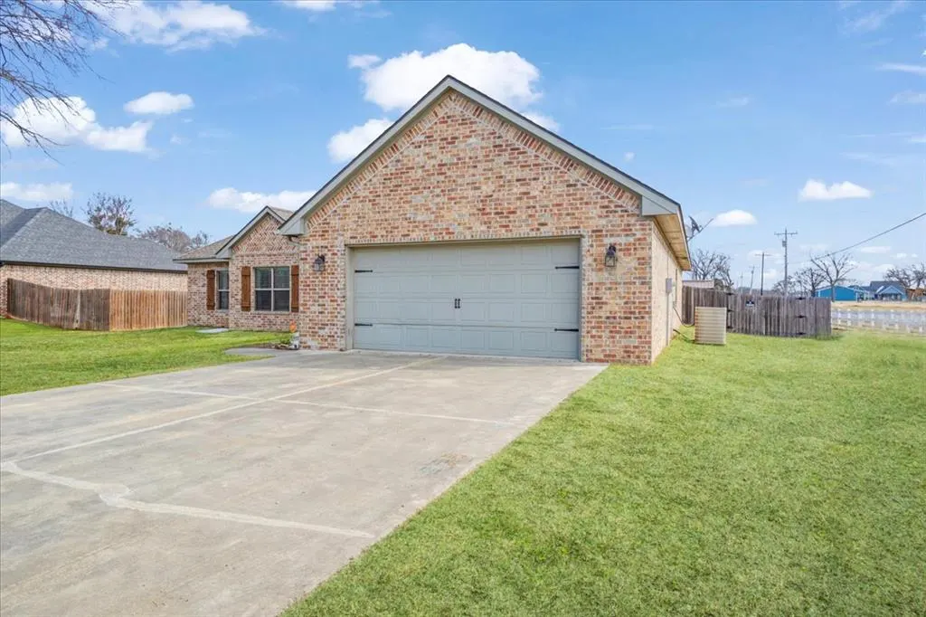 Photo 4 — 597 Edgewood Circle, Durant, OK 74701
