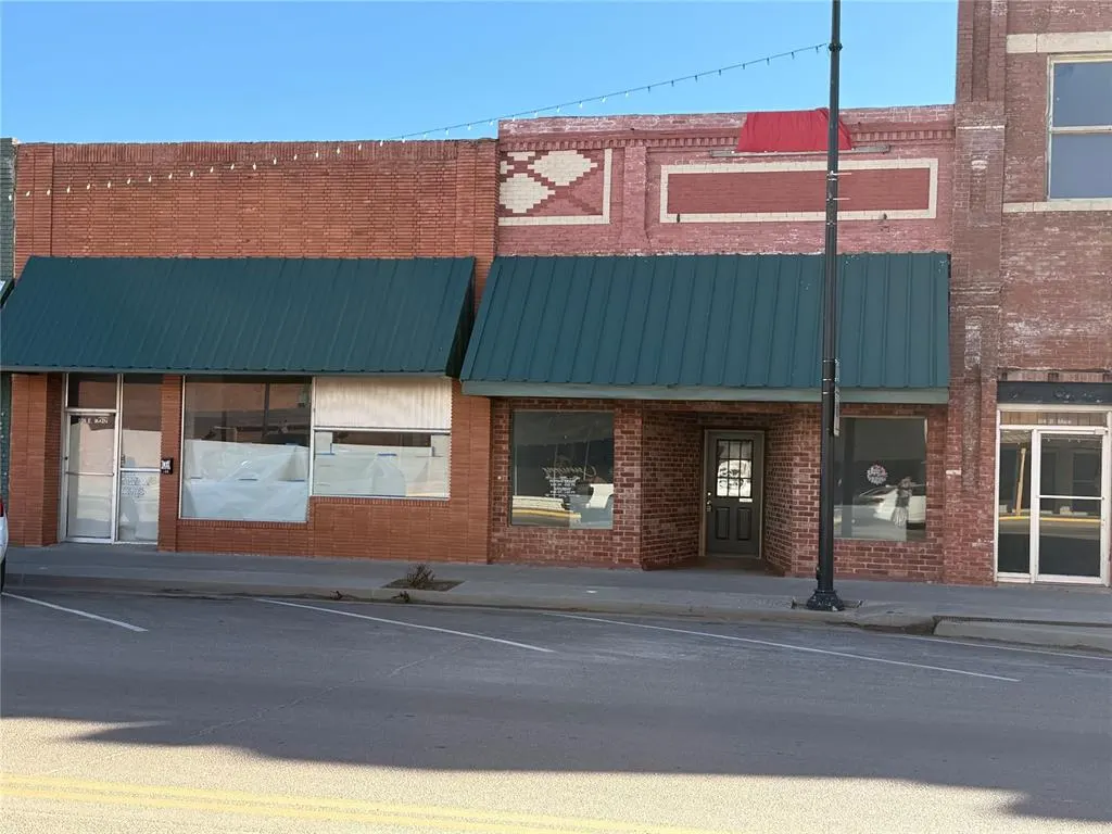 Front exterior — 106 E Main Street, Sayre, OK 73662
