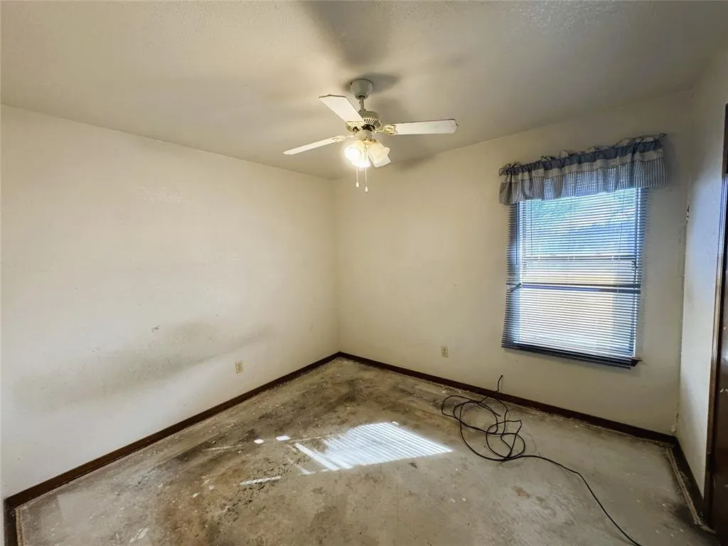 Photo 13 — 2007 Mary Avenue, Seminole, OK 74868
