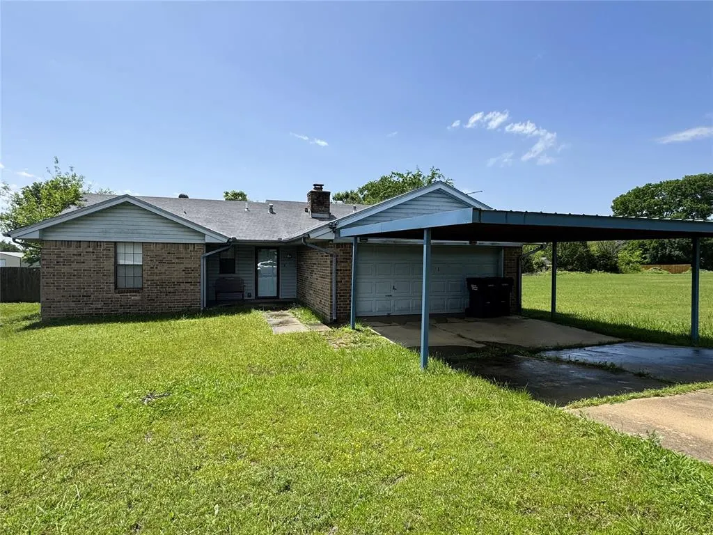 Photo 2 — 2007 Mary Avenue, Seminole, OK 74868
