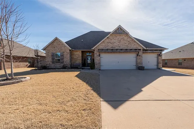 Photo 2 — 6140 Oxnard Street, Edmond, OK 73034