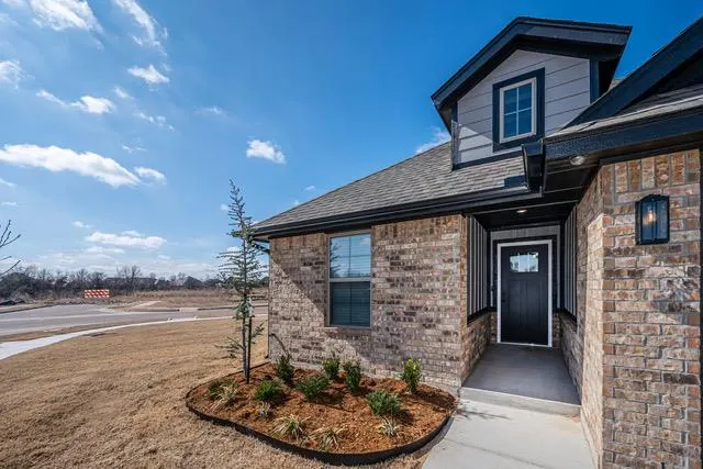 Photo 3 — 1921 Sage Valley Terrace, Yukon, OK 73099
