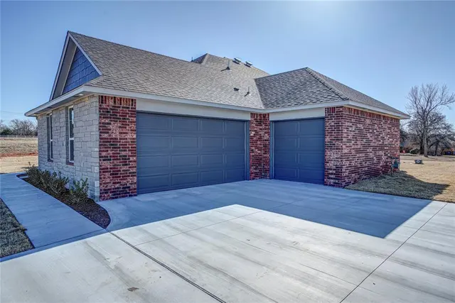 Photo 4 — 140 Meadowlark Lane, Blanchard, OK 73010