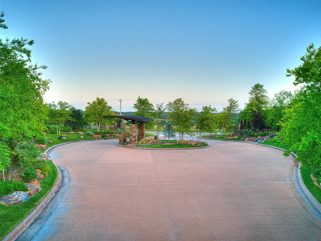 Photo 4 — 6016 Harper Creek Trail, Edmond, OK 73034