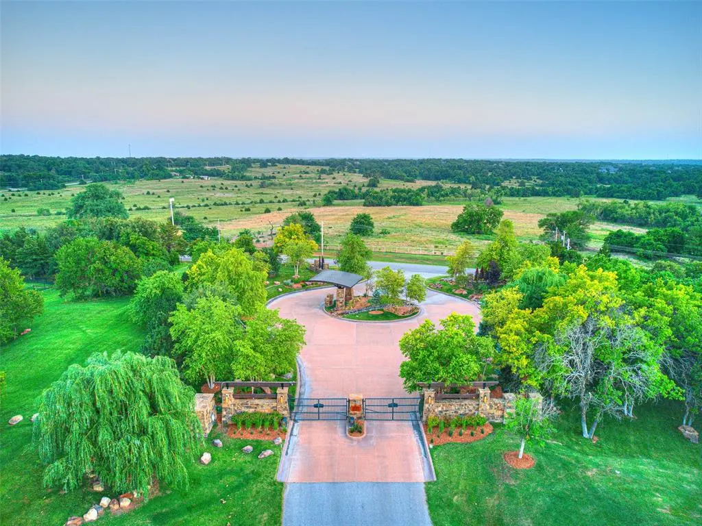Photo 15 — 6016 Harper Creek Trail, Edmond, OK 73034