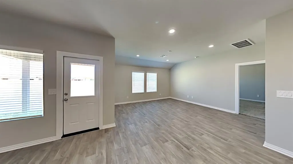 Photo 4 — 4200 Colt Drive, Mustang, OK 73064