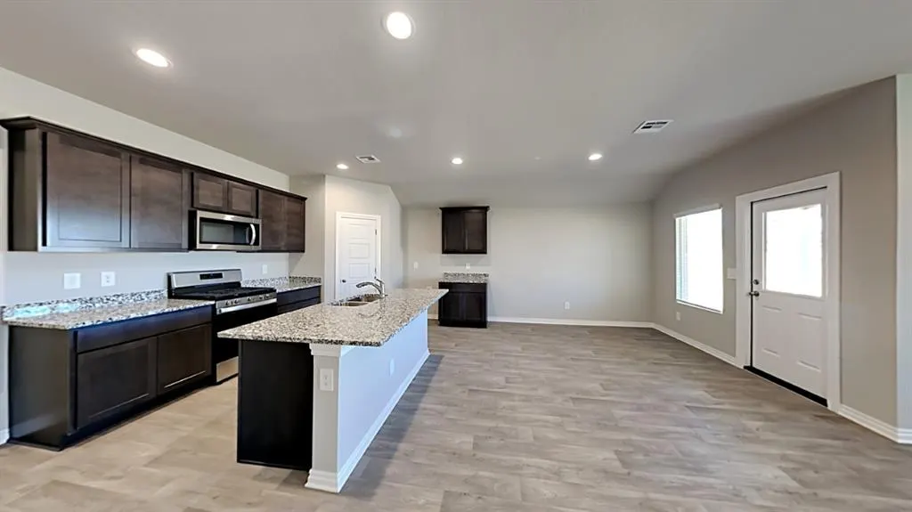 Photo 5 — 4200 Colt Drive, Mustang, OK 73064