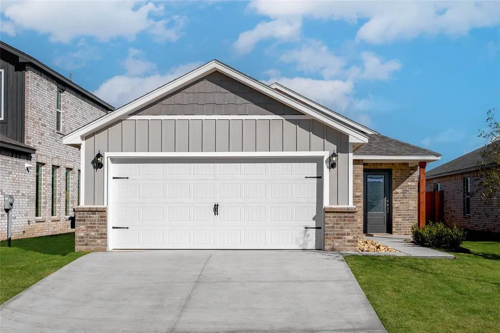 Front exterior — 12728 Carrara Lane, Yukon, OK 73099