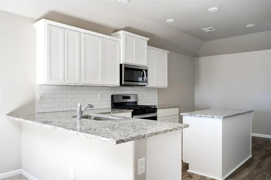 Photo 3 — 12728 Carrara Lane, Yukon, OK 73099