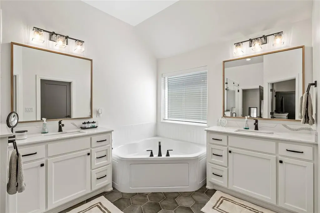 Photo 9 — 12825 Parkside Drive, Oklahoma City, OK 73173
