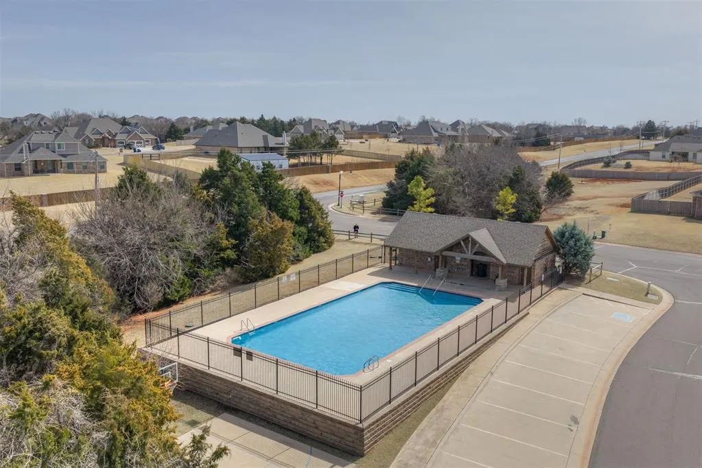 Photo 4 — 13675 Creek View Drive, Edmond, OK 73025