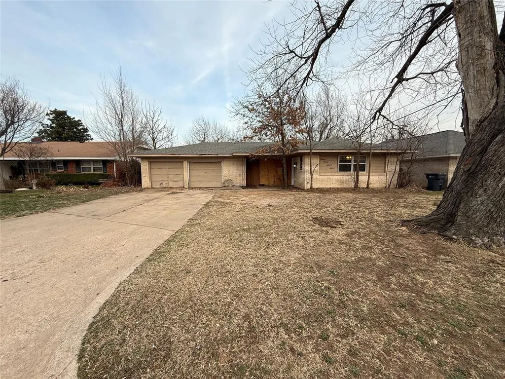 Front exterior — 5924 N College Street, Warr Acres, OK 73122
