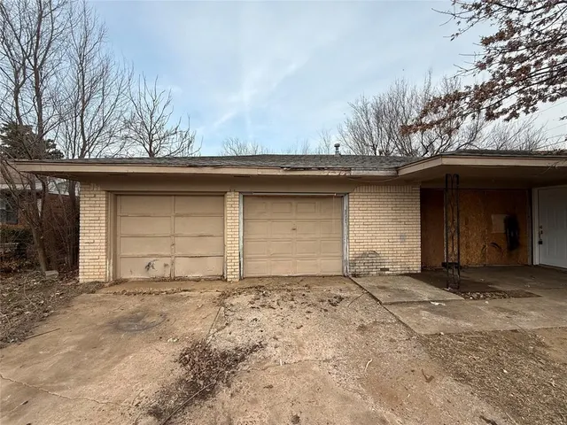Photo 3 — 5924 N College Street, Warr Acres, OK 73122